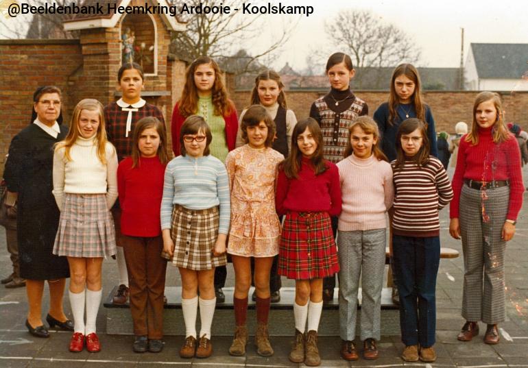 koolskamp%20meisjesschool-1971-1972.jpg KK003