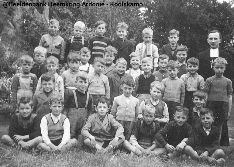 AK154-broederschool-2de%20leerjaar-geboortejaar%201947.jpg AK154