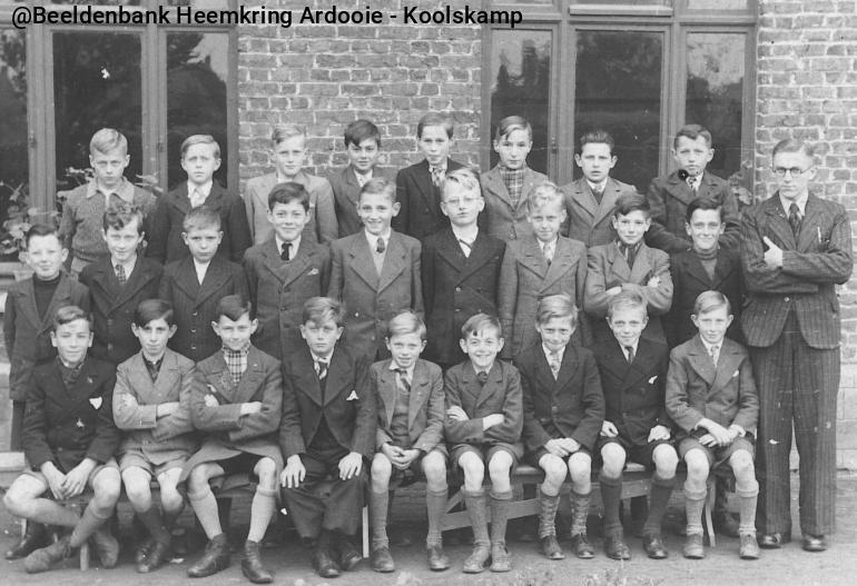 AK157-broederschool-1942-1943-7de%20leerjaarA.jpg AK157