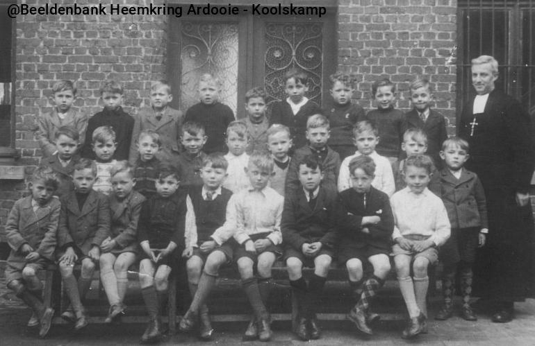 AK173-broederschool-1941-2de%20leerjaar.jpg AK173