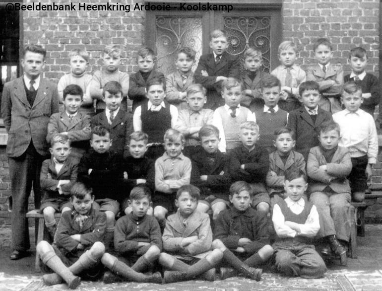 AK206-broederschool-1948-3de%20leerjaar.jpg AK206