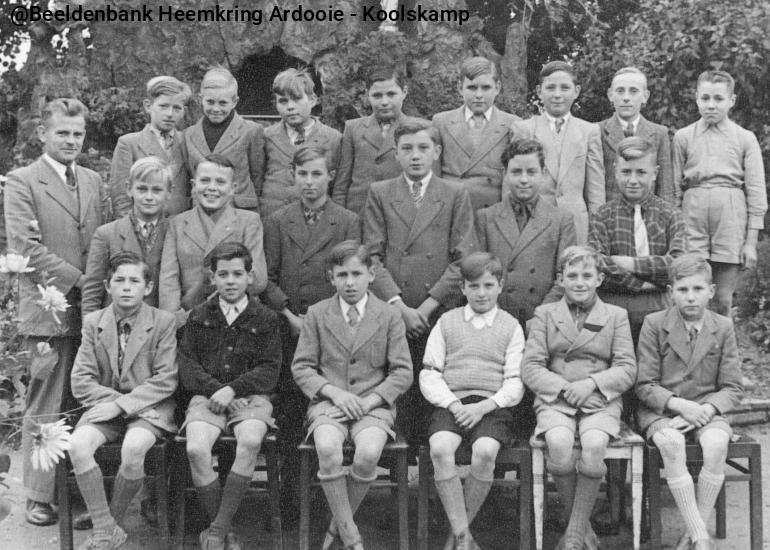 AK208-1952-1953-7de-8ste%20leerjaar.jpg AK208