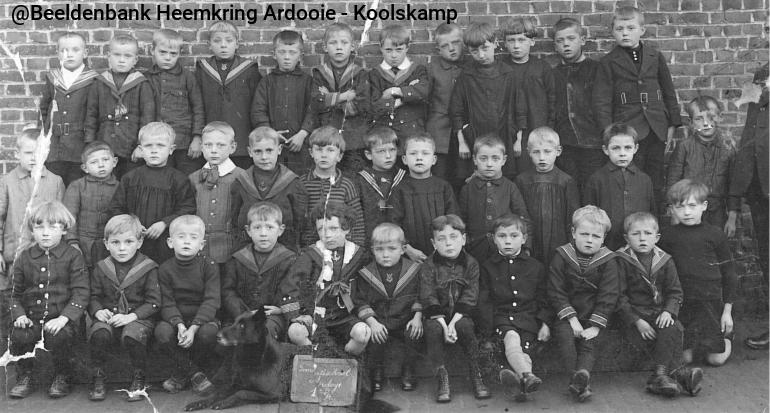 AK247-gemeenteschool-1ste%20leerjaar-ong%201925.jpg AK247