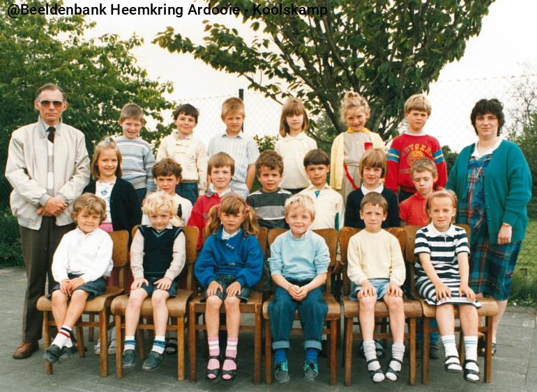 de%20tassche-schooljaar1986-1987-1ste%20leerjaar_1.jpg AK115